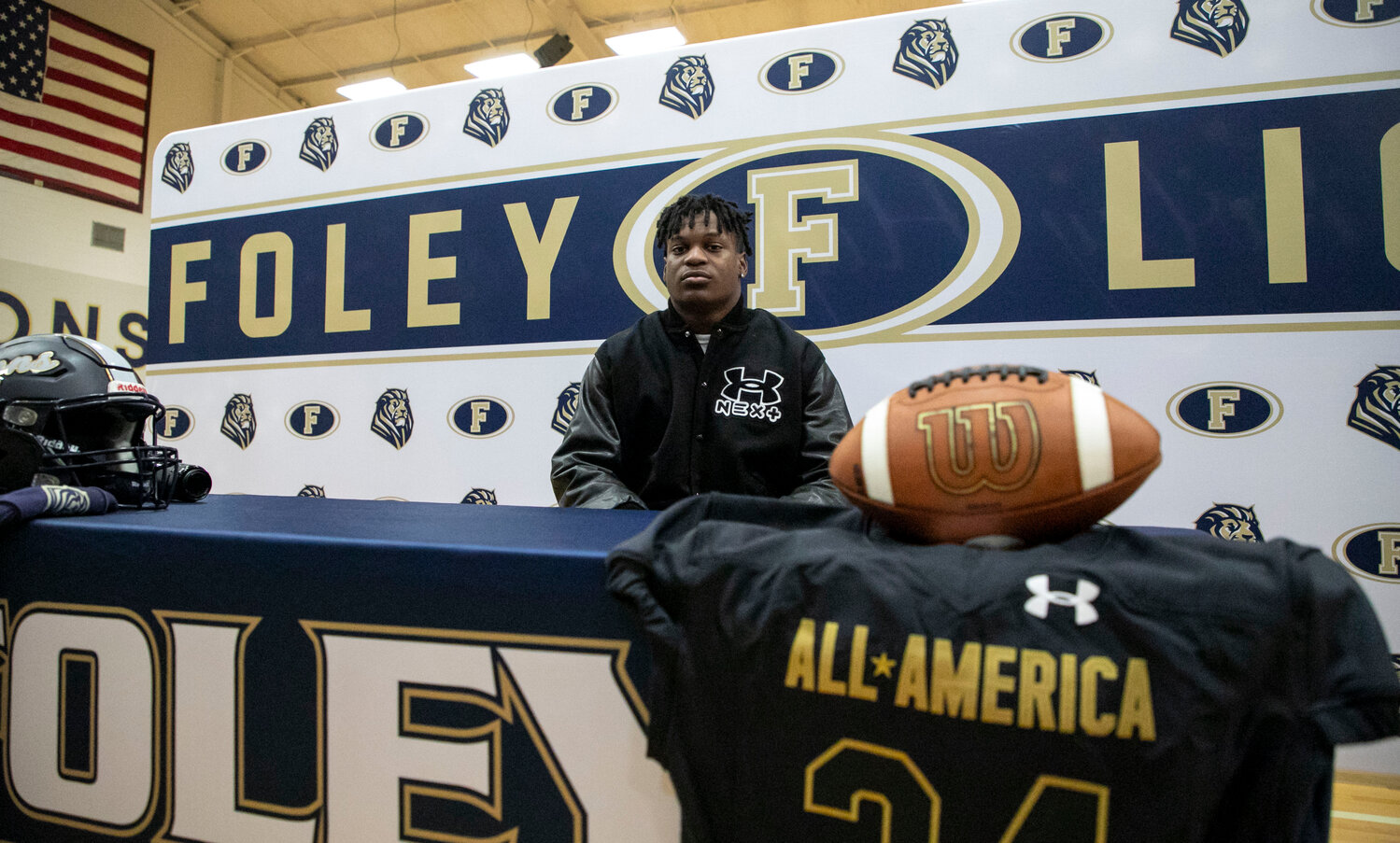 Foley receiver, Auburn commit Thompson presented Under Armour All-American  jersey - Gulf Coast Media